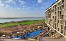 Radisson Blu Hotel Abu Dhabi Yas Island 4*